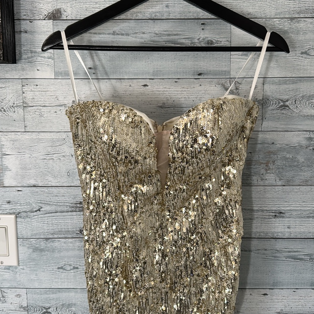 AIDAN MATTOX GOLD SEQUIN STRAPLESS DRESS